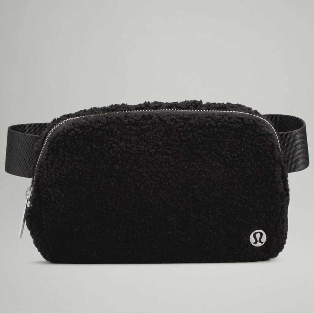 Lululemon Everywhere Belt Bag Black Sherpa Fleece Crossbody